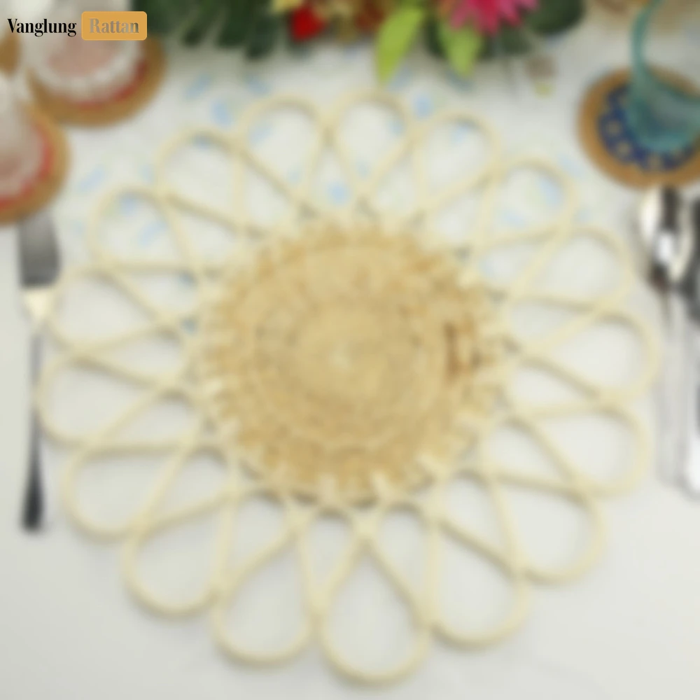 Natural Scalloped Flower Handwoven Bamboo Rattan Placemat with Spiral Weave - UP054036 - 🏡 Applications