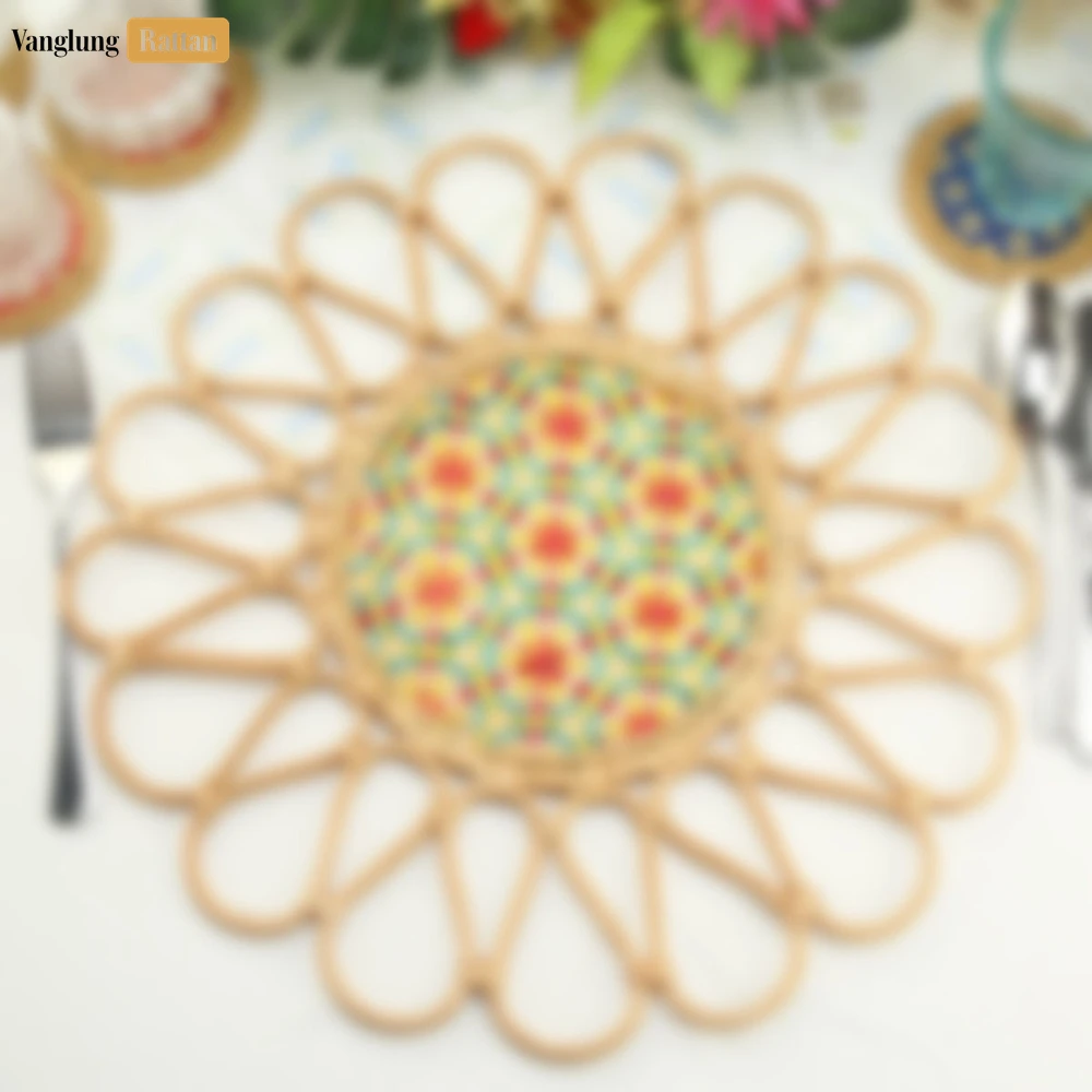 Scalloped Flower Handwoven Bamboo Rattan Placemat with Geometric Star Weave - UP054033 - 🎨 Product Features & Design
