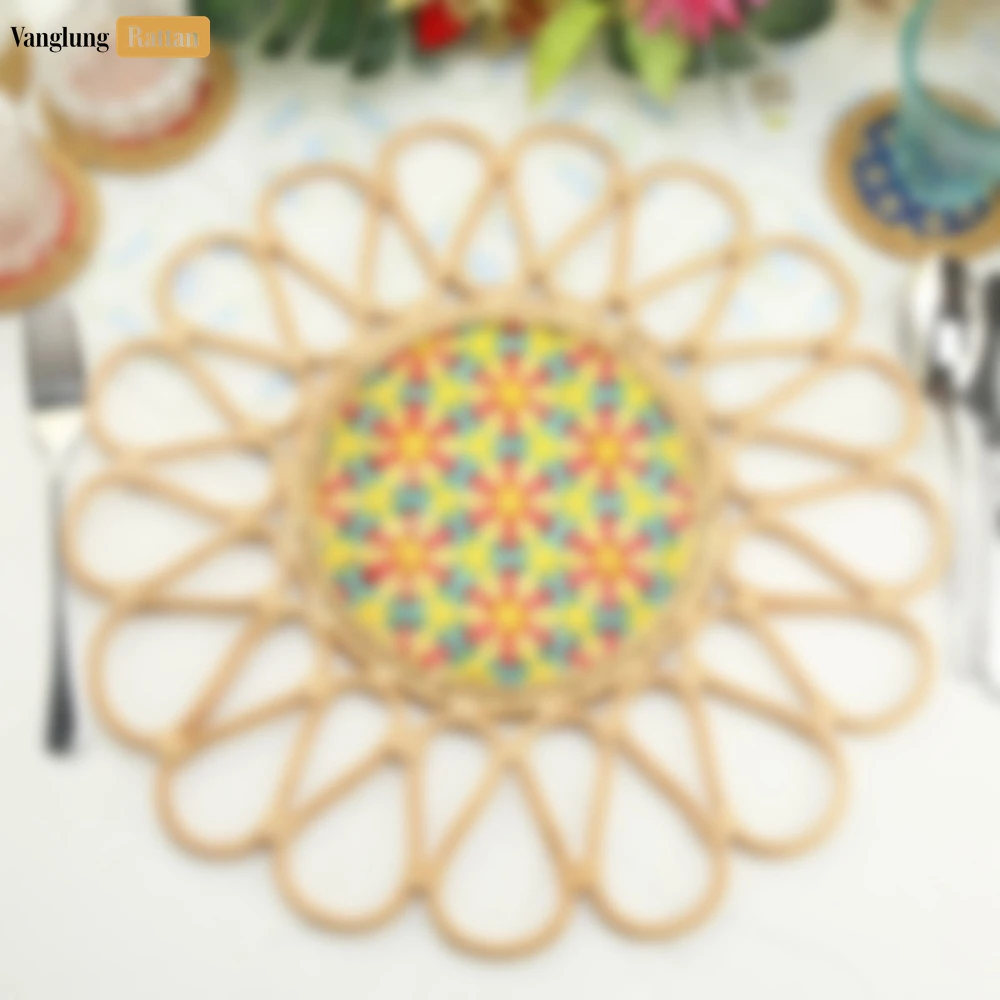 Scalloped Flower Handwoven Bamboo Rattan Placemat with Geometric Star Weave - UP054033 - ⭐ Product Highlights